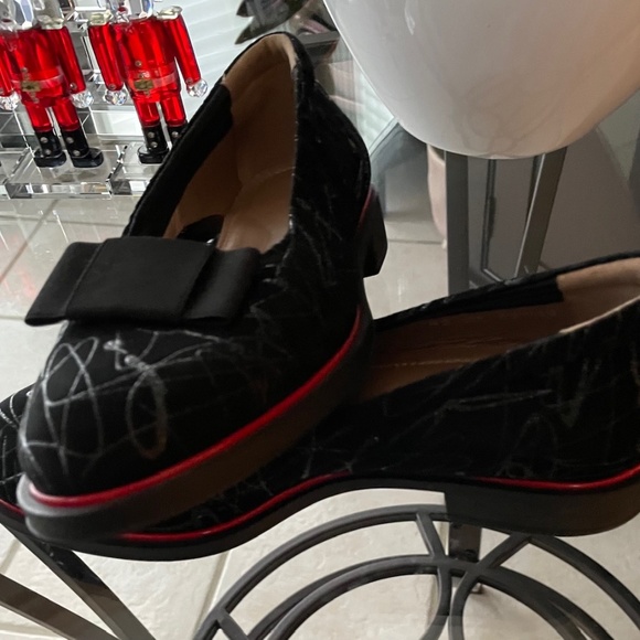 Like NEW  Beautiful Black Leather Loafers    37 - Picture 3 of 16